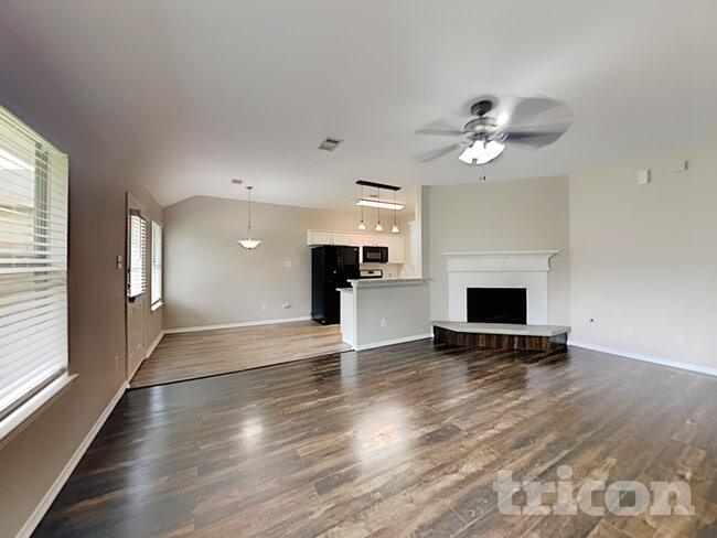 Foto del edificio - 2002 Briar Grove Dr