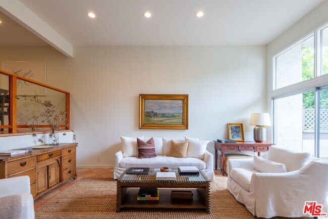 Building Photo - 17098 Palisades Cir
