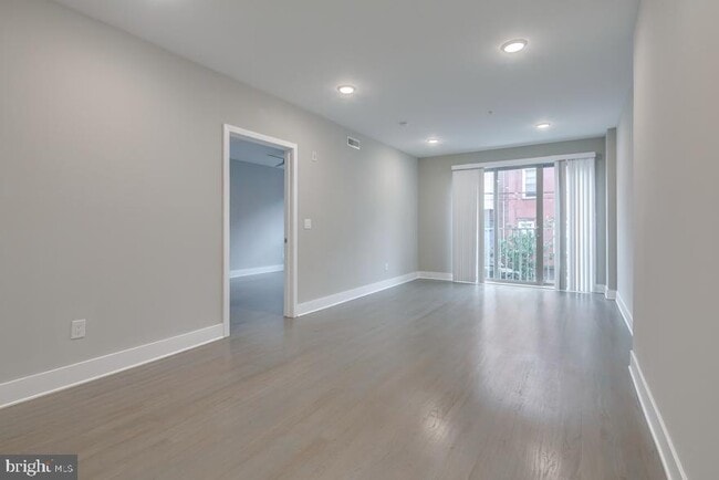 Building Photo - 1607 Catharine St