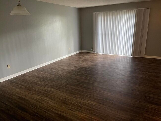 Building Photo - 259 N Villas Ct