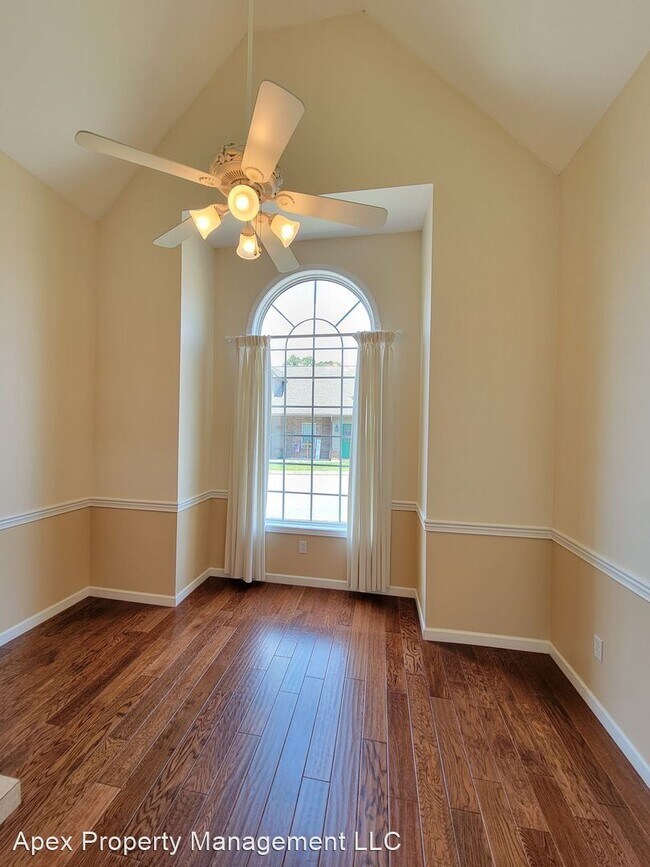 Foto del edificio - 3 br, 2 bath House - 1016 Silver Creek Lane