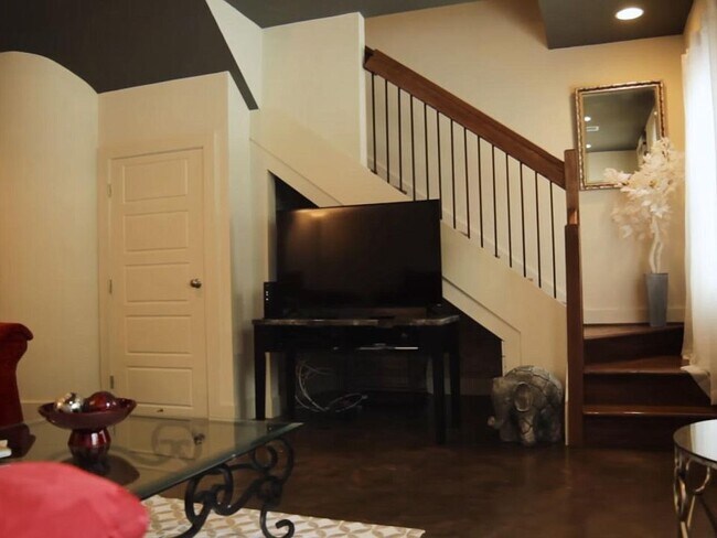 Building Photo - 1328 Wrens Nest Way