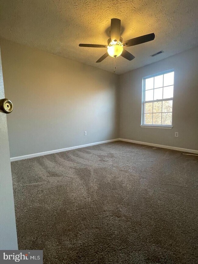 Foto del edificio - 16116 Edenwood Dr