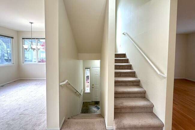 Building Photo - Bright and warm Mukilteo home - this one w...