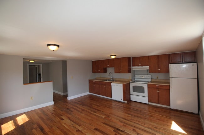 Building Photo - 319 Central Ave