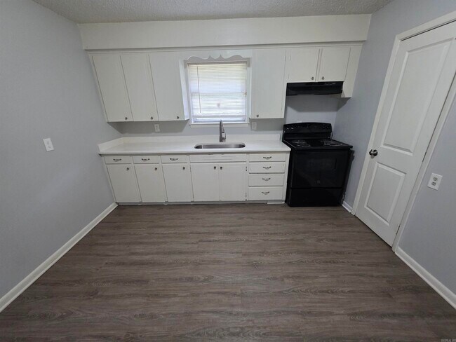 Building Photo - 8709 Duncan Dr