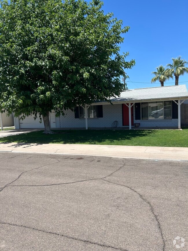 Building Photo - 8226 E Mitchell Dr