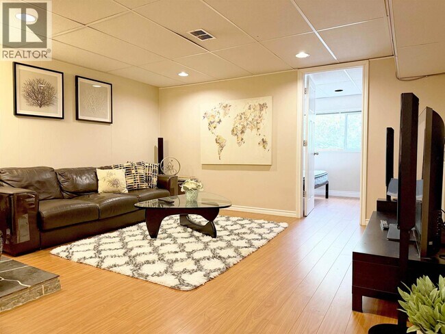 Photo du bâtiment - 48xx McKee Pl