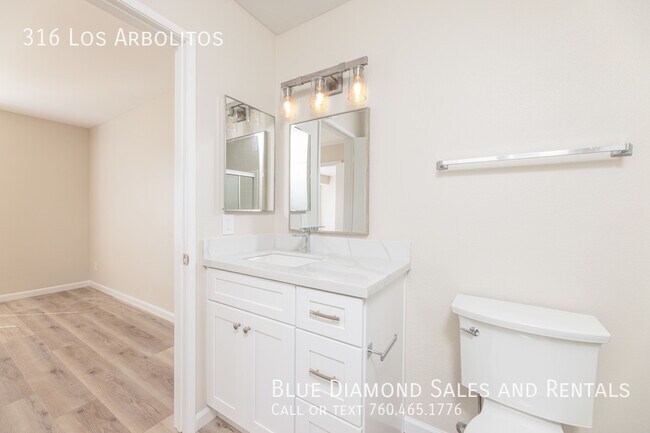 Building Photo - Completely upgraded 4 BR, 3 BA Townhouse i...