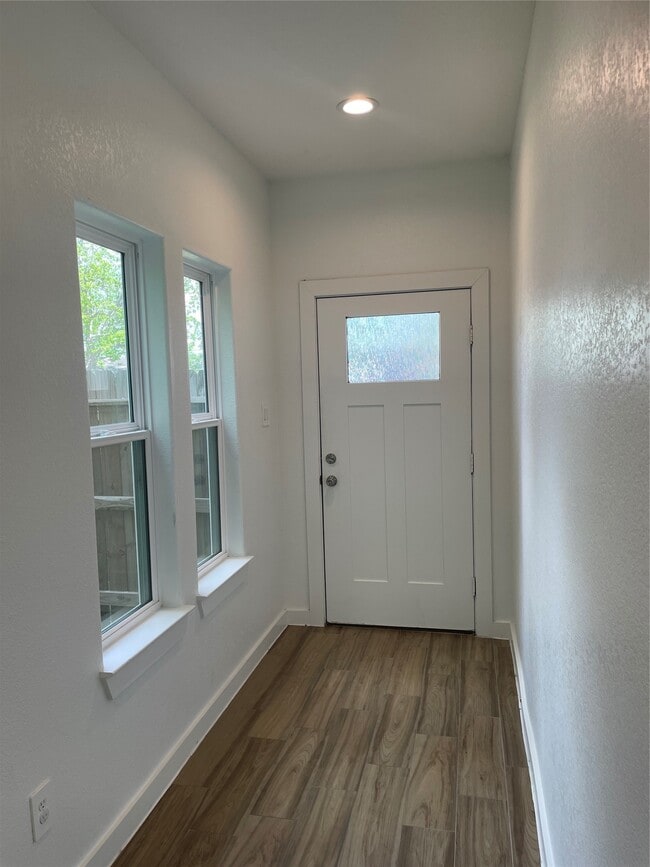 Foto del edificio - 5314 Longmeadow St