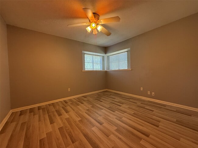 Foto del edificio - 422 Gamewood Dr