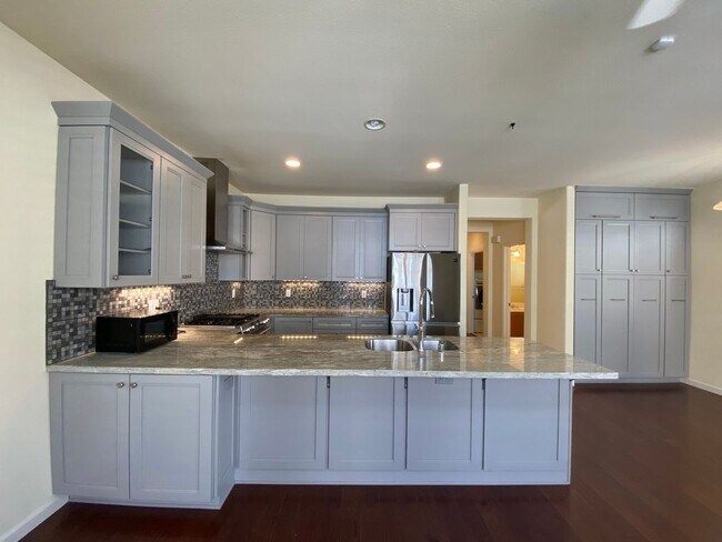 Building Photo - Open house Saturday 3/30 from 1-3 pm Luxur...