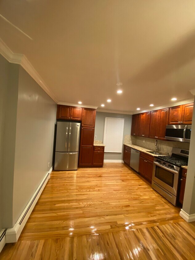 Kitchen - 82 Evans Ave