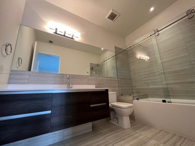 Building Photo - 301 Altara Ave