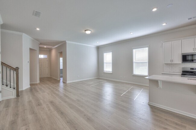 Foto del edificio - 1401 Autumn Leaf Ln