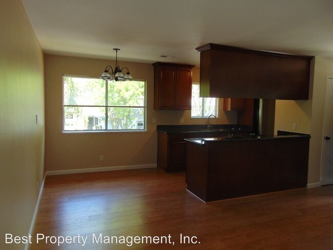 Foto del edificio - 2389 Foothill Rd