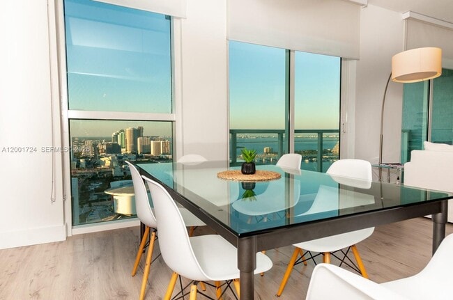 Foto del edificio - 244 Biscayne Blvd