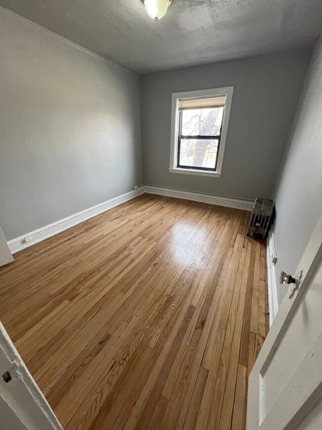Building Photo - 1441 W 93rd St