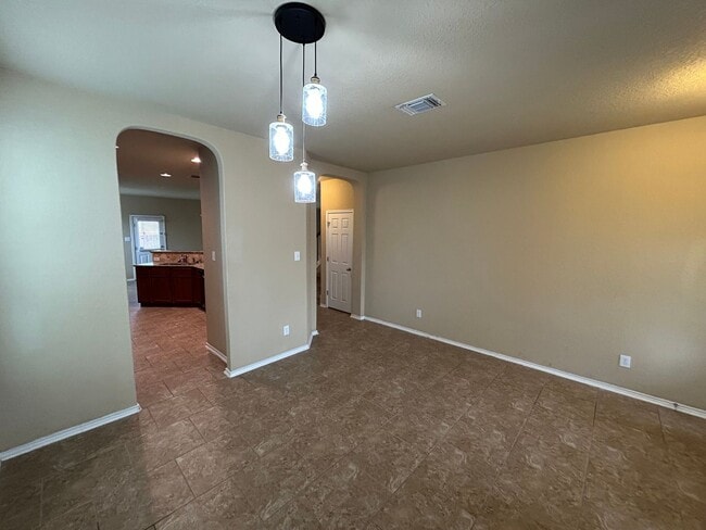 Building Photo - MUST SEE! 2-Story 4 Bedroom / 2.5 Bath Hom...