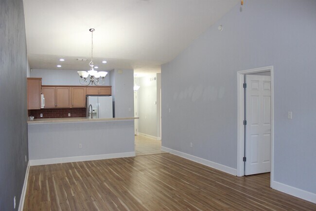 Foto del edificio - 682 Brooke Hampton Dr