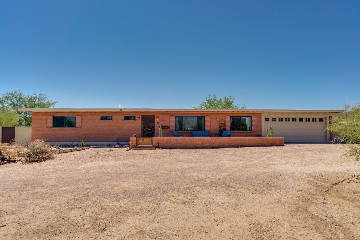 Primary Photo - 3025 N Tomahawk Trail
