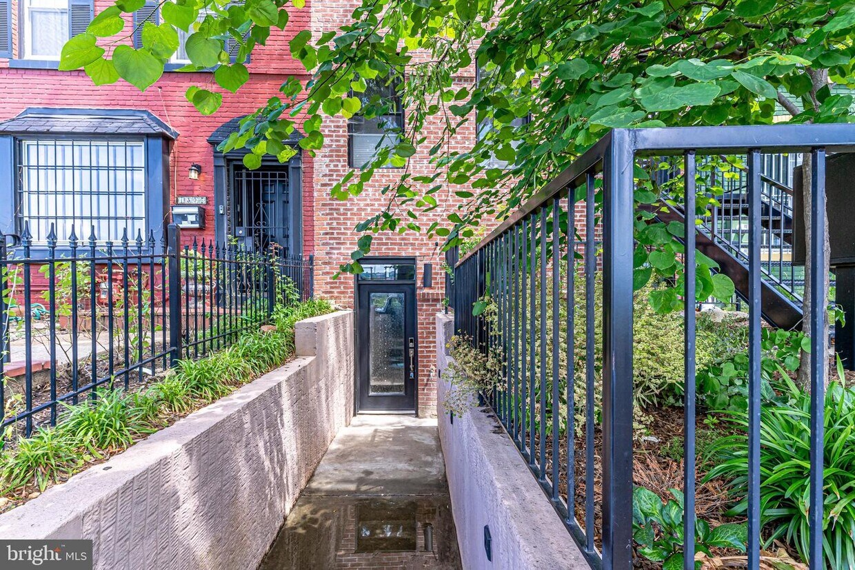 Primary Photo - 1308 L St SE
