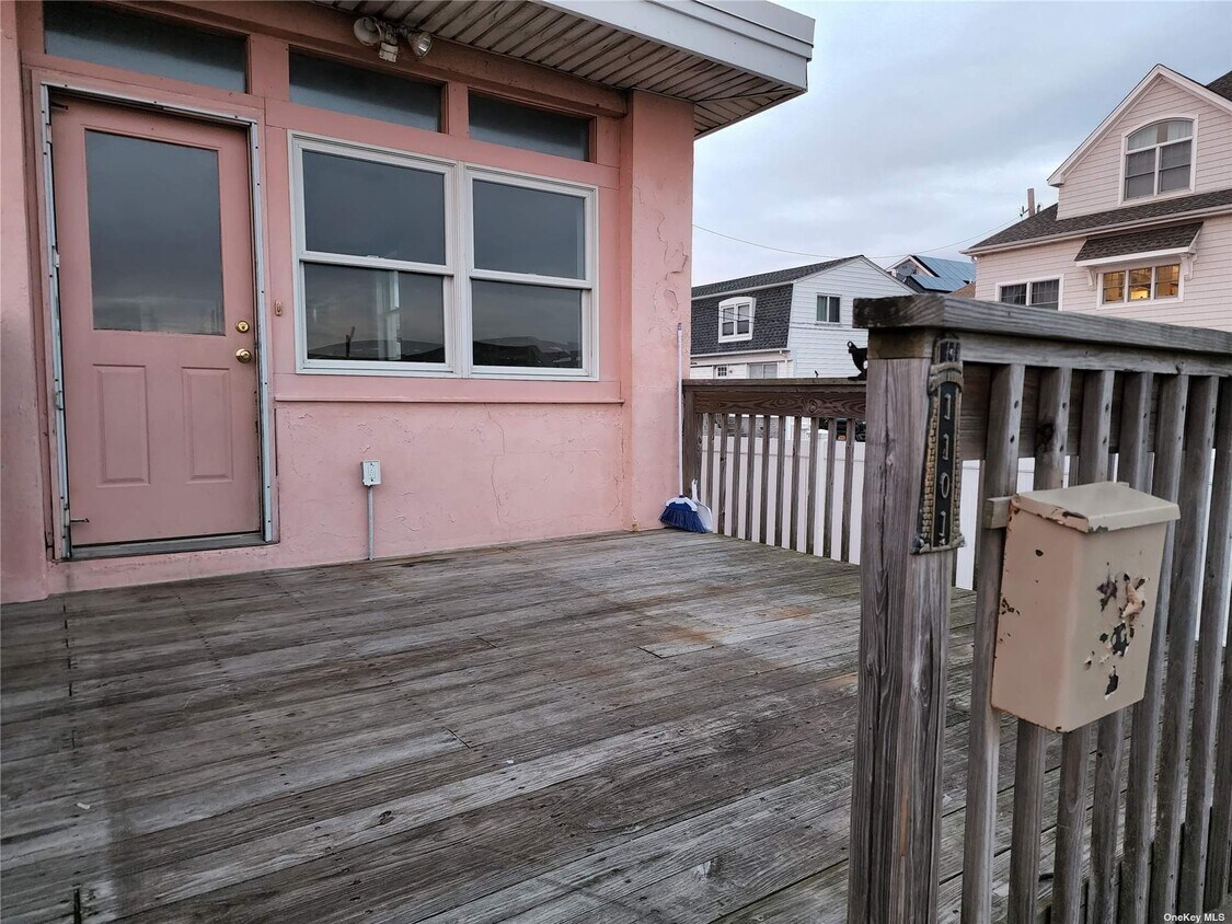 Primary Photo - 1101 Oceanfront
