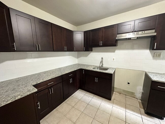 Foto del edificio - NEWLY UPDATED 4 BED 1 BATH HOME FOR RENT.