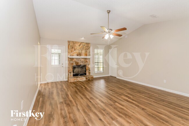 Foto del edificio - 1383 Mayberry Ln