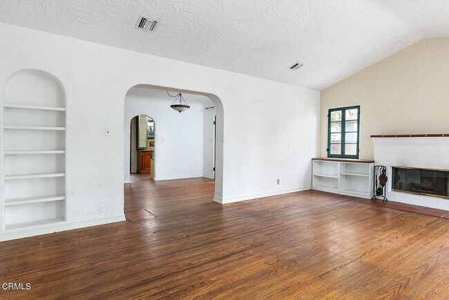 Building Photo - 1639 Broadview Dr