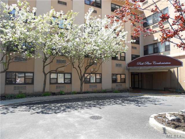 Primary Photo - 185 W Park Ave