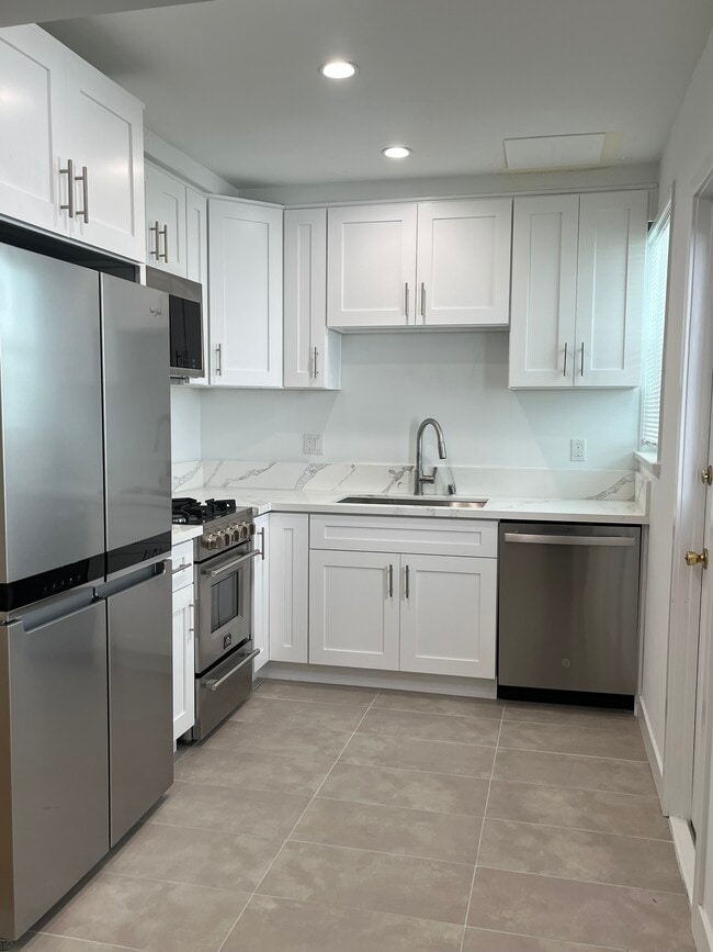 Brand new kitchen - 1725 1/2 Malcolm Ave