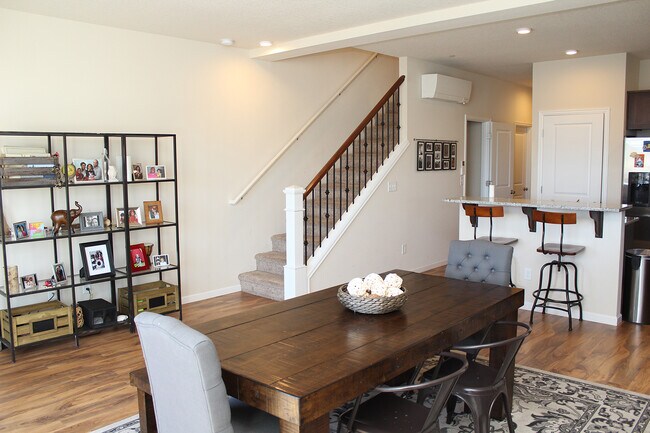 Foto del edificio - 3 Bedroom Luxury Townhouse in Beautiful Ha...