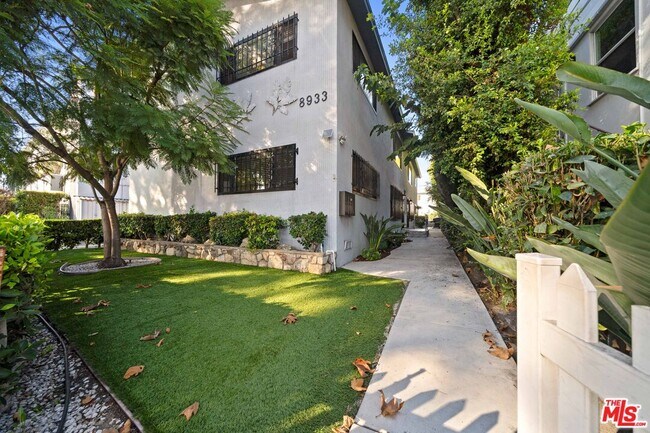 Foto del edificio - 8933 Cadillac Ave