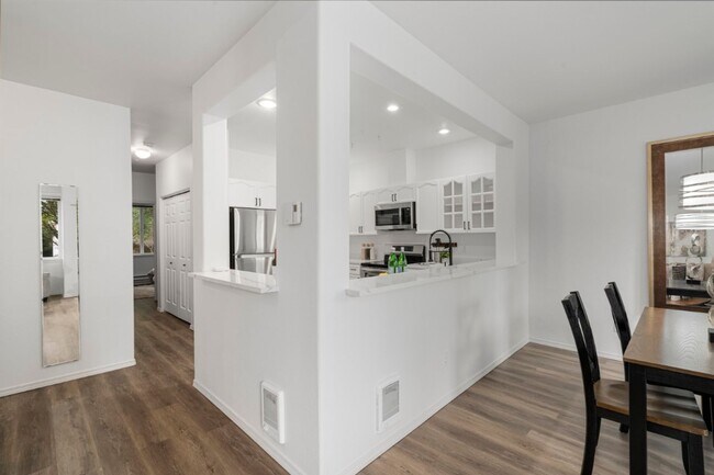 Foto del edificio - 2Bd/2Ba Redmond Condo