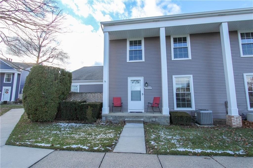 23585 Stonehenge Blvd, Novi, MI 48375 Condo for Rent in Novi, MI