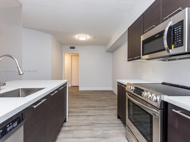 Foto del edificio - 2103 Renaissance Blvd