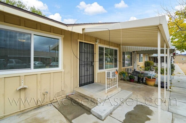 Building Photo - Spacious 2 Beds/2 Bath Home In Highly Desi...