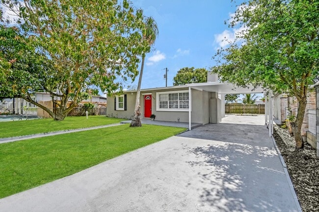 Building Photo - 1020 Dogwood Rd