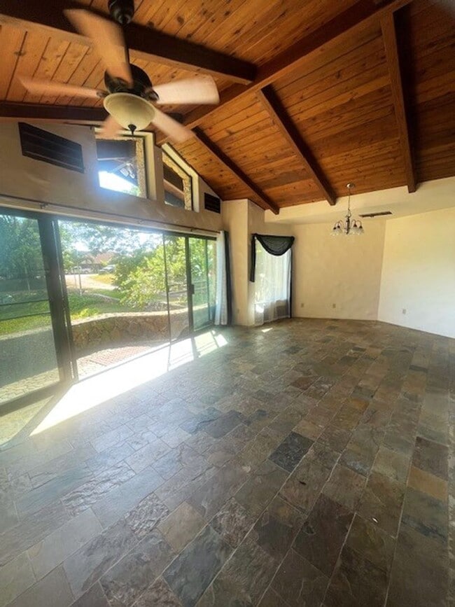 Building Photo - Gorgeous 2 Bedroom / 1 Bath in Waikane
