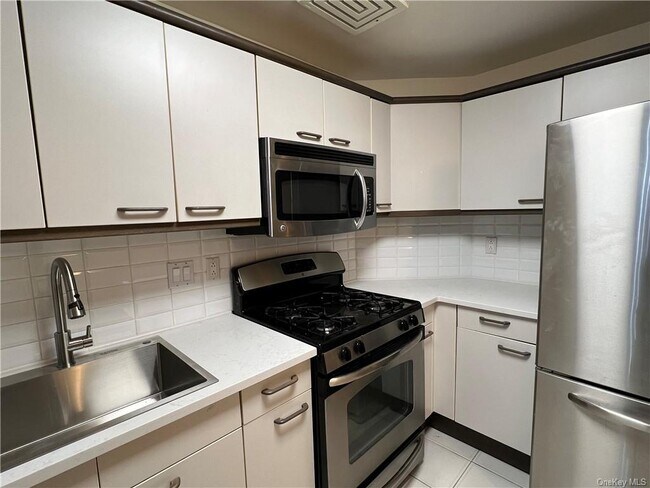 Building Photo - 50 E Hartsdale Ave
