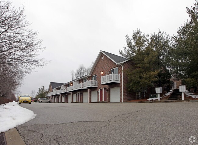 Foto del edificio - Long Drive Townhomes