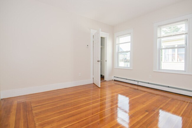 Building Photo - Unique BU Apartment