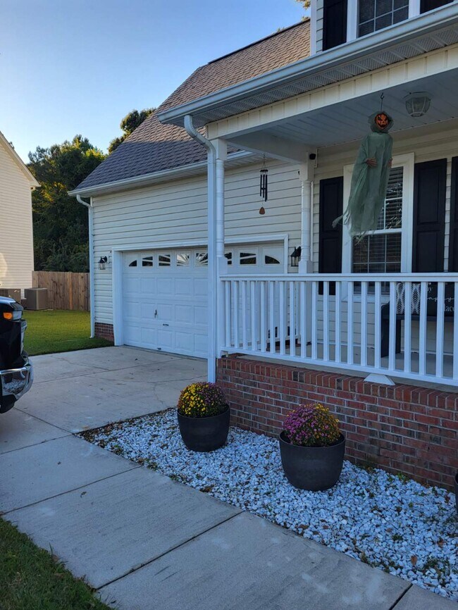 Foto del edificio - 220 Newport Drive