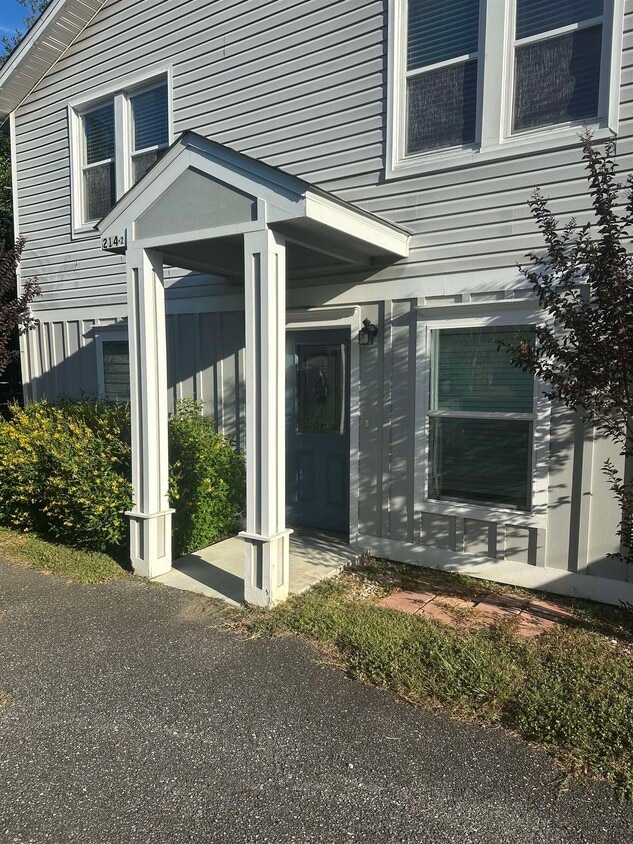 Primary Photo - 214 W 8th Ave