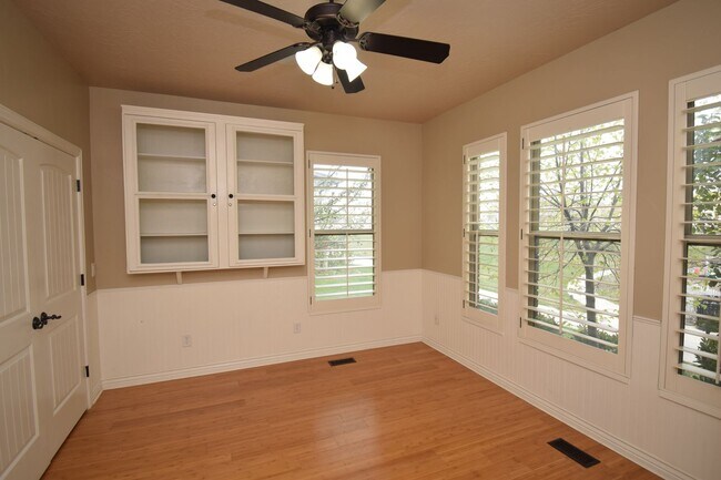 Foto del edificio - Stunning 6 bedroom 3 bathroom home in Daybreak South Jordan!!!