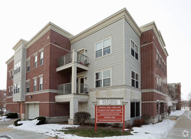 Foto del edificio - Deforest Town Square