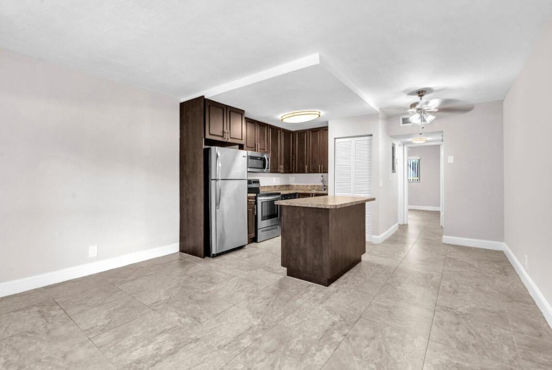 Building Photo - 559 NE 44th St