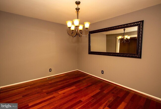Dining Room - 4056 Ottawa Ct