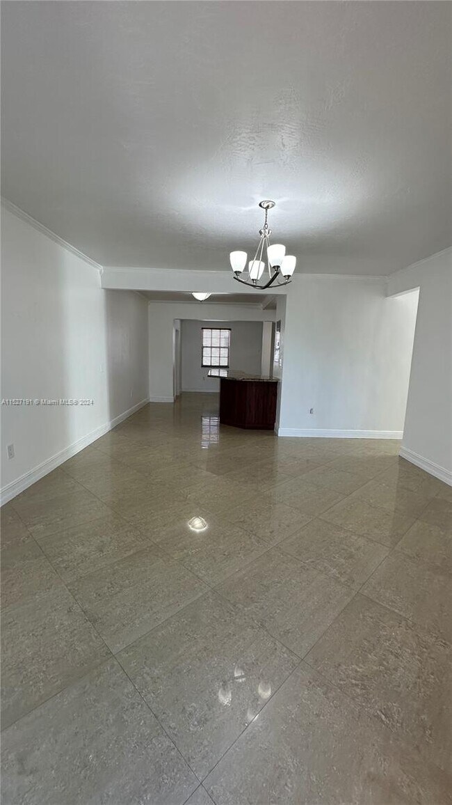 Foto del edificio - 525 SW 68th Ave